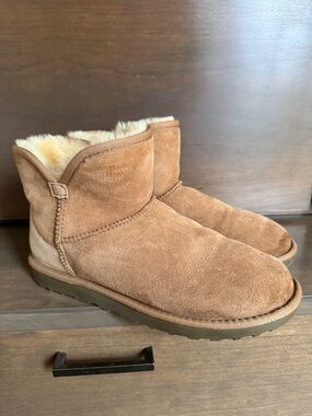 Shearling-Lined Suede Short Boots in Chestnut